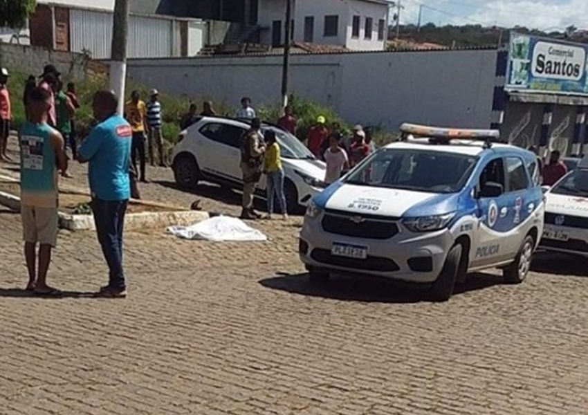 Dupla em moto atira e mata mototaxista durante fuga após assalto a posto de combustível em Brejões