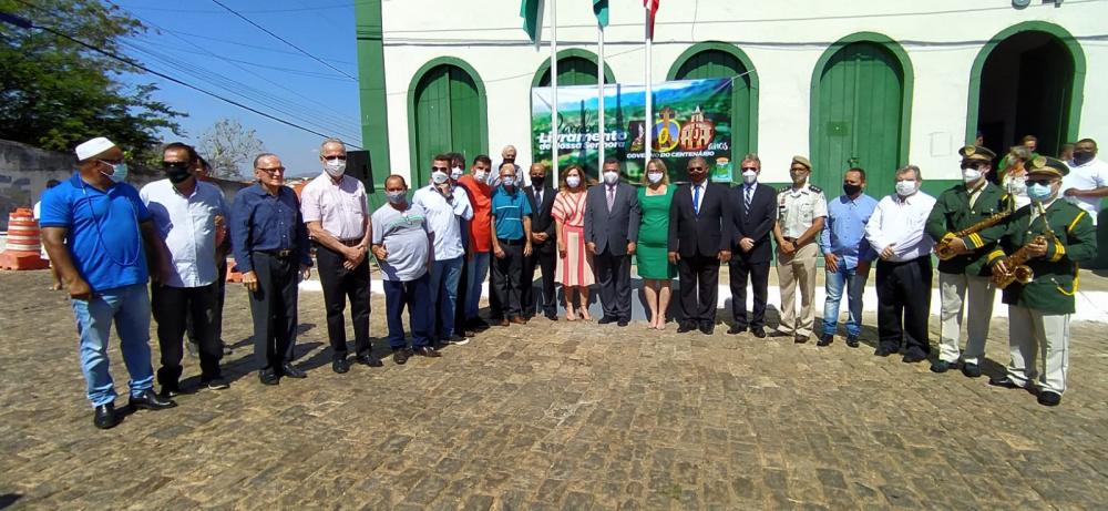 Autoridades e população participaram das comemorações aos 100 anos de emancipação politica de Livramento