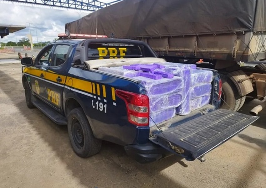 Dupla é presa com mais de 900 tabletes de maconha escondidos em caminhão na BR-116