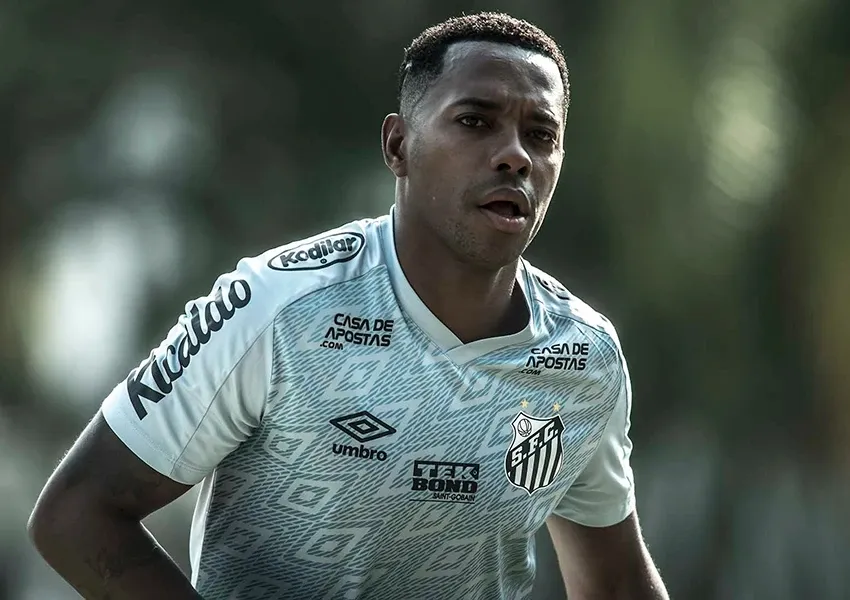 STJ rejeita recurso e mantém cumprimento da pena de Robinho no Brasil