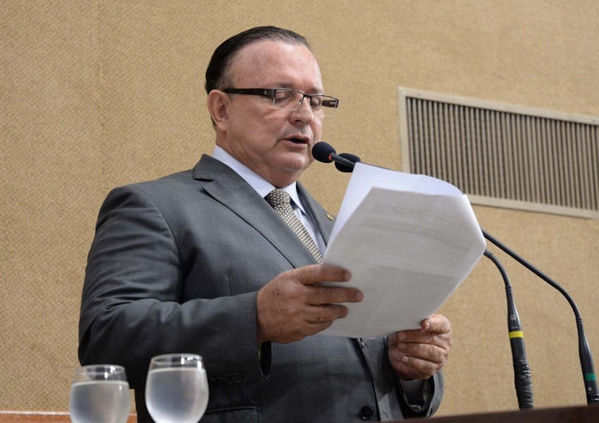 ‘Sou candidato à reeleição’, reafirma Adolfo Menezes sobre presidência da Assembleia