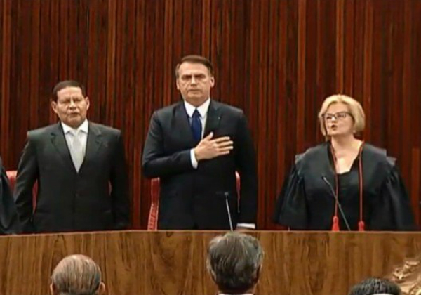 Bolsonaro e Mourão são diplomados em solenidade no TSE