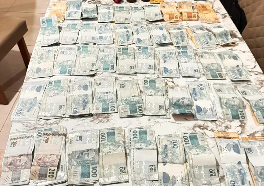 Polícia Civil apreende R$ 51 mil e drogas durante operação em Jequié e Conquista