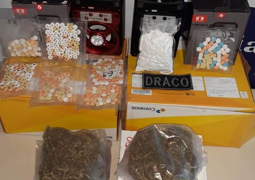 Drogas sintéticas e maconha são apreendidas em caixas de som e embalagens de presentes na Central dos Correios, na Bahia