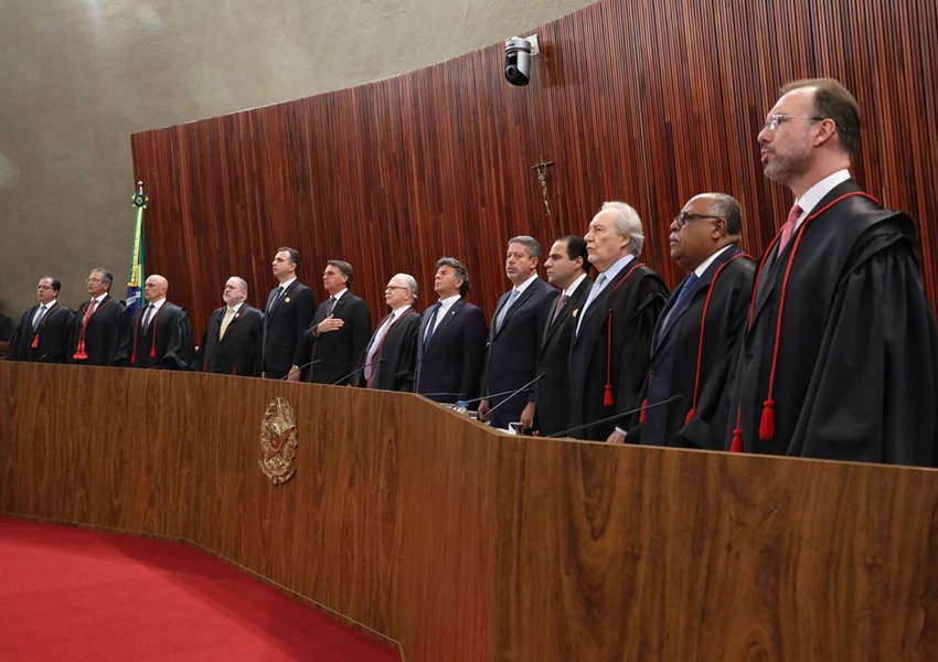 Ex-presidentes ignoram Bolsonaro em cerimônia de posse no TSE; assista