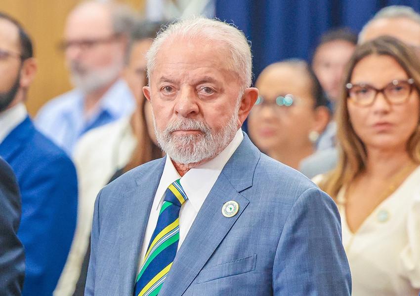 Popularidade de Lula enfrenta queda em meio a avaliações desfavoráveis