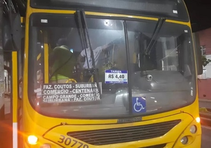 Cobradora é baleada em ônibus do transporte público de Salvador