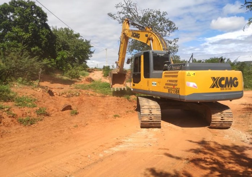 Livramento: Prefeitura constrói estrada que ligará pau-a-pique a pernambuco