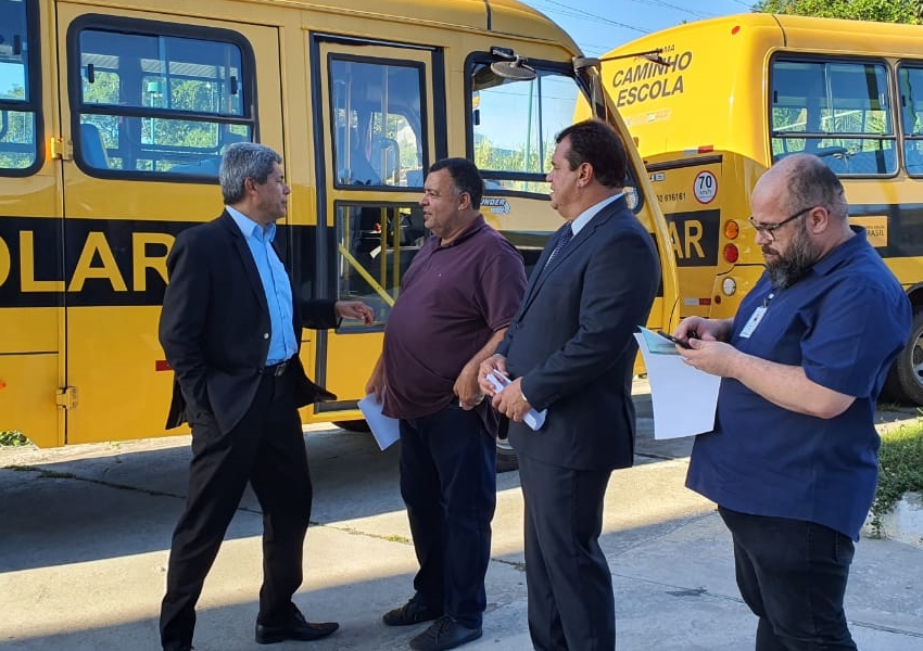 Prefeitura de Livramento recebe novo ônibus escolar
