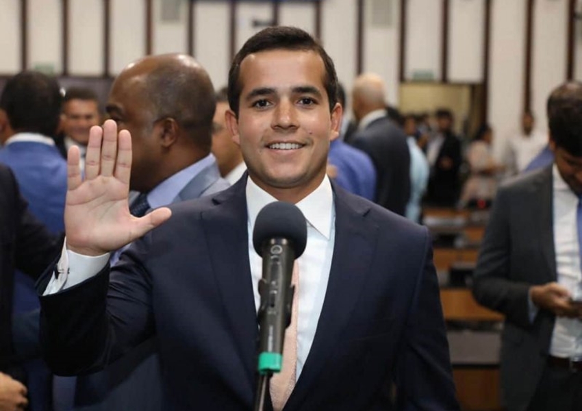 Deputado estadual Matheus de Geraldo Júnior faz campanha para que seu pai concorra à prefeitura de Salvador
