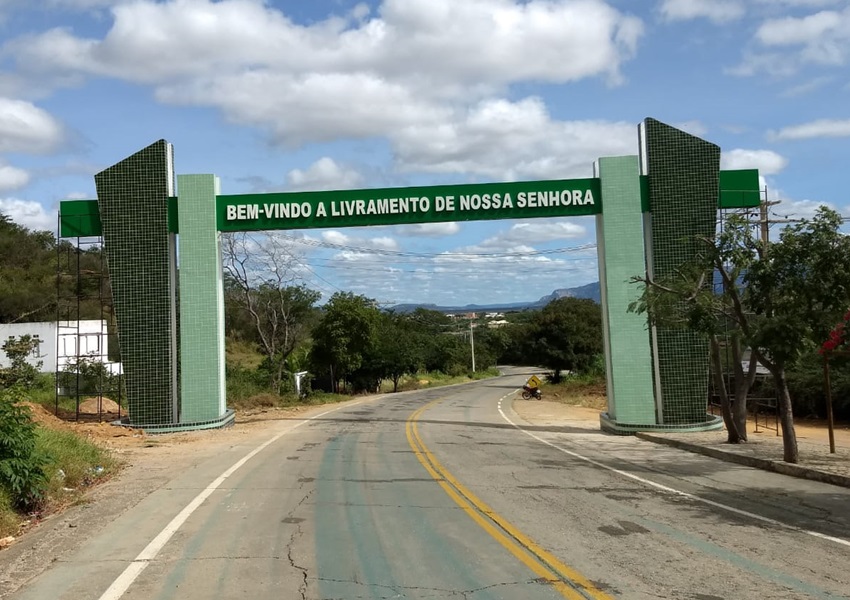 Prefeitura Municipal de Livramento construiu 03 portais nas entradas cidade