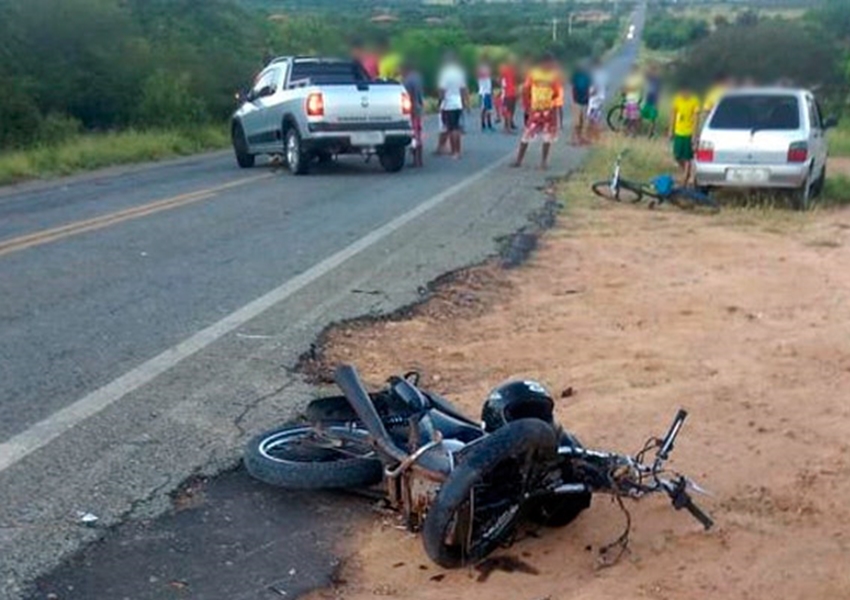 Anagé: homem morre após moto que conduzia colidir contra pick-up na BA-142