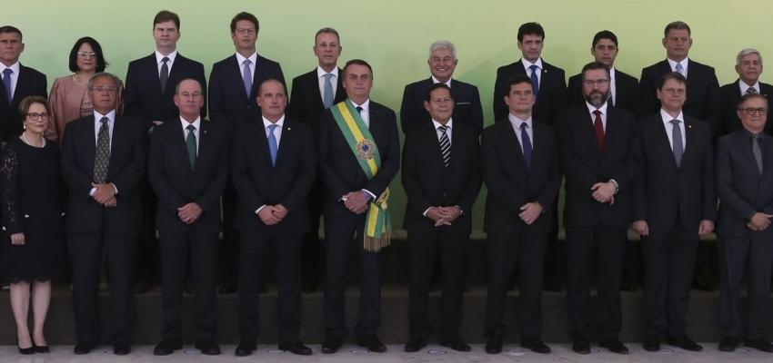 Bolsonaro comanda primeira reunião ministerial do novo governo
