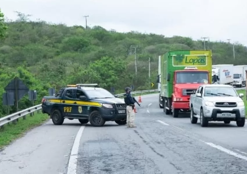 Turista francês é esfaqueado oito vezes em ônibus na Bahia; suspeito foi preso