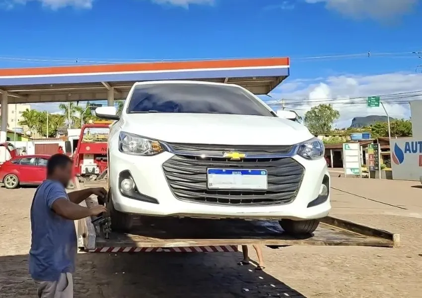 Veículo roubado é recuperado pela PM em posto de combustíveis em Barra da Estiva