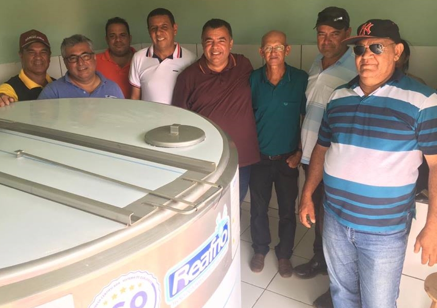 Livramento: Comunidade de Tamboril recebe tanque de resfriamento de leite