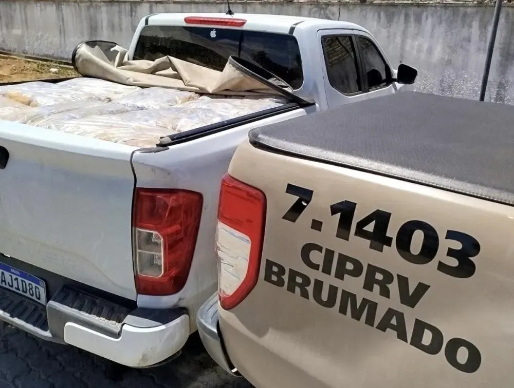 CIPRv/Brumado intercepta carga clandestina de cigarros em Vitória da Conquista
