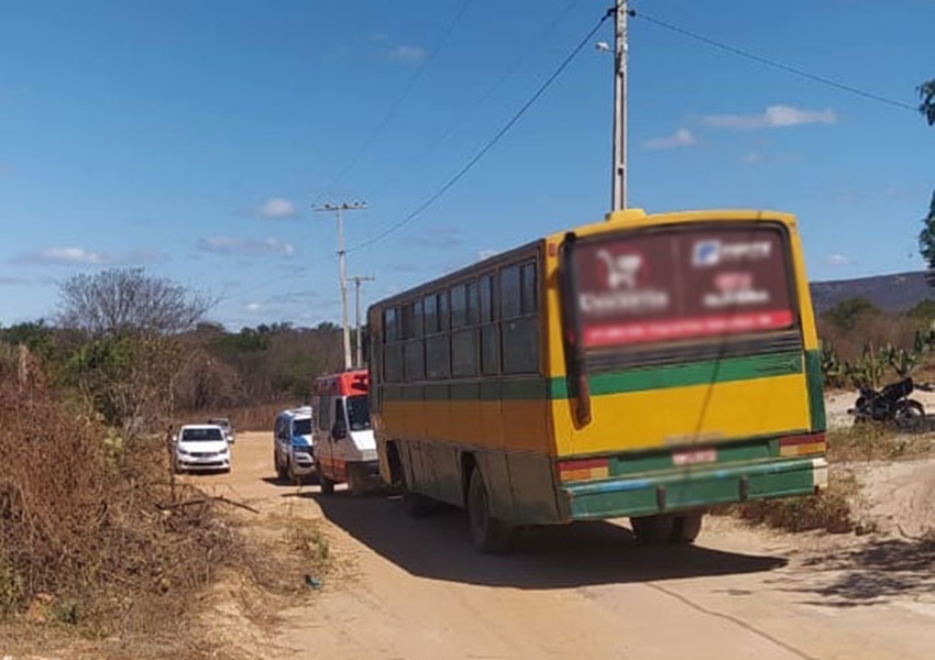 Tanque Novo: Motorista de ônibus escolar é morto a golpes de faca durante embarque de alunos