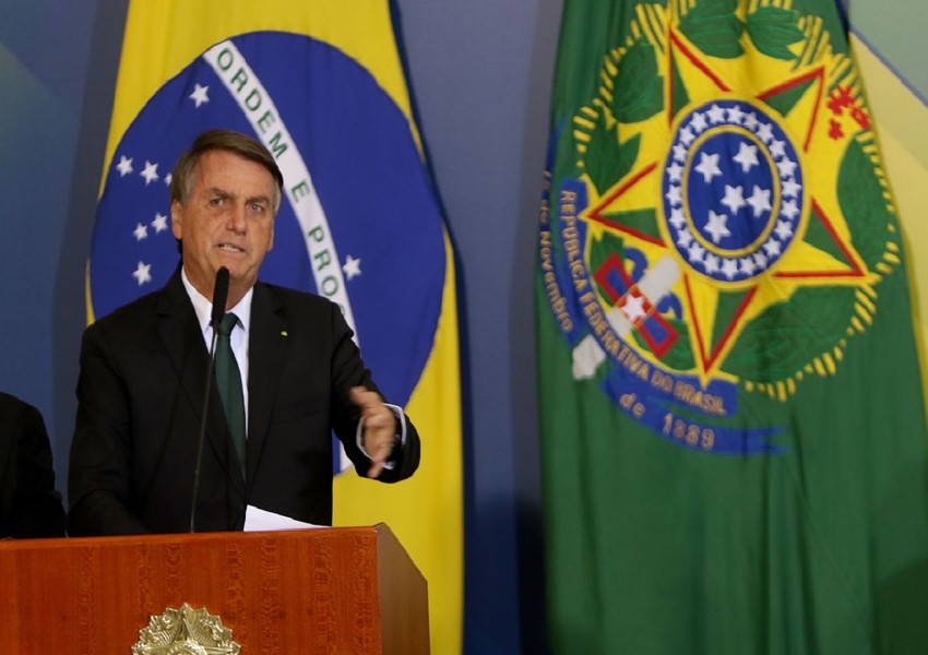 Bolsonaro pede a banqueiros para que não assinem 'cartinhas'