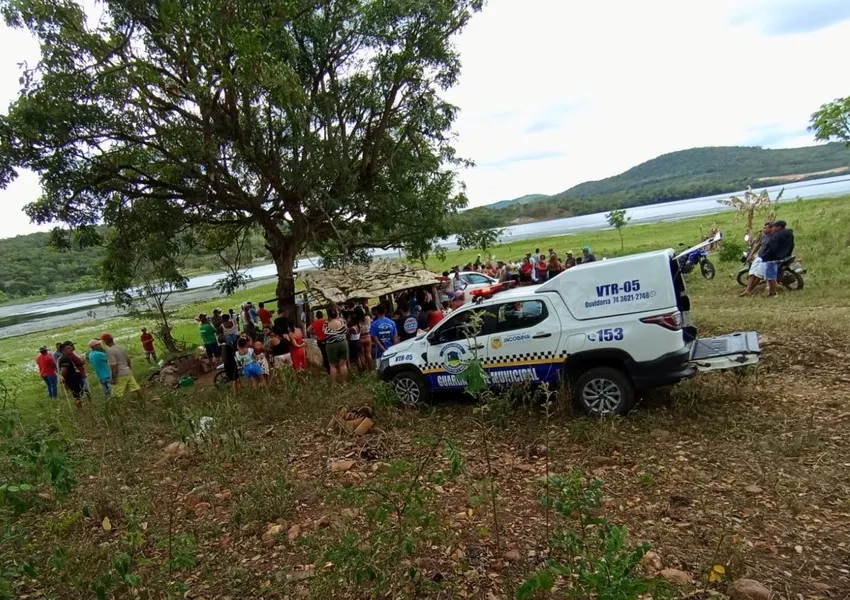 Idoso e sobrinho morrem afogados após canoa virar em barragem na zona rural de Jacobina