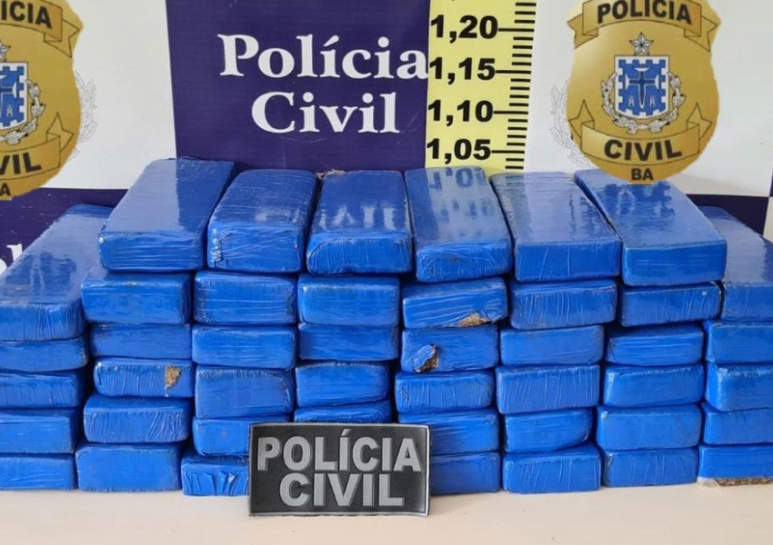 Feira de Santana: Homem é preso após ser flagrado com 46 tabletes de maconha em ônibus