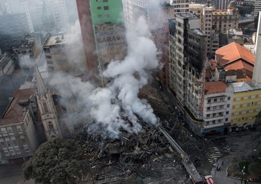 Bombeiros encontram corpo no edifício que desabou em São Paulo