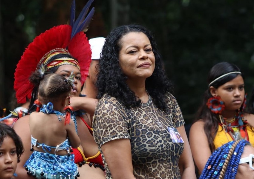 Tâmara Azevedo participa de celebração indígena em Porto Seguro