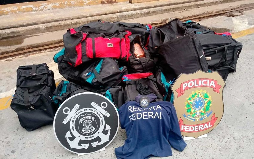 Bolsas com 541kg de cocaína são achadas em carregamento de madeira no porto de Salvador