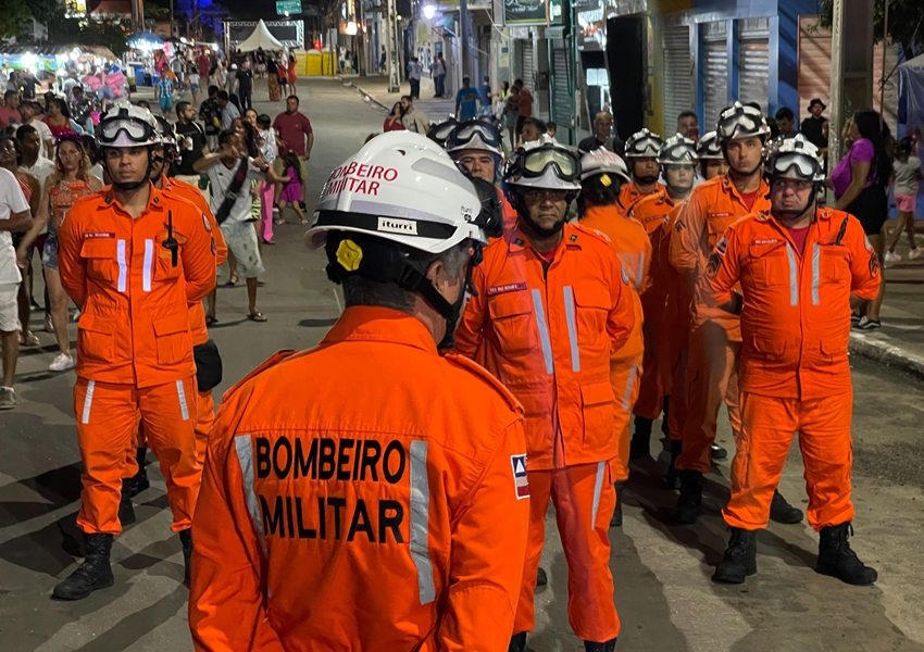 Bombeiros do 7ºBBM garantem segurança no carnaval de Brumado