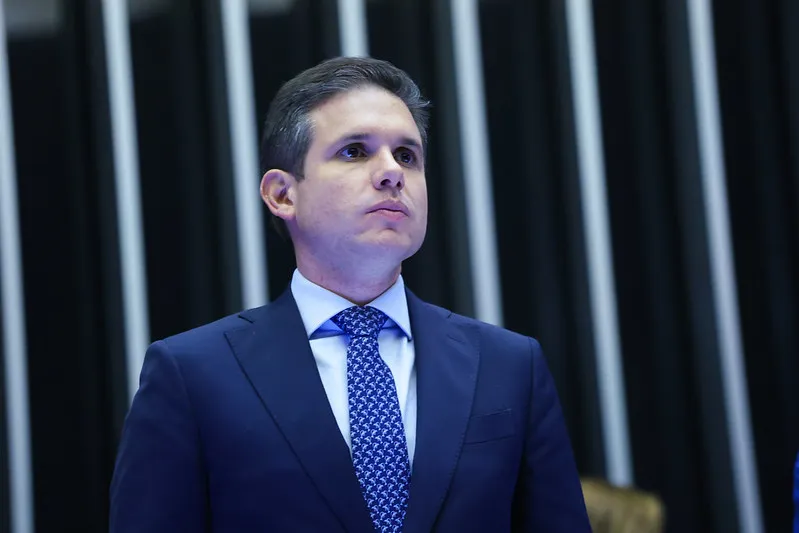Hugo Motta pede afastamento de parlamentares por motim e agressão