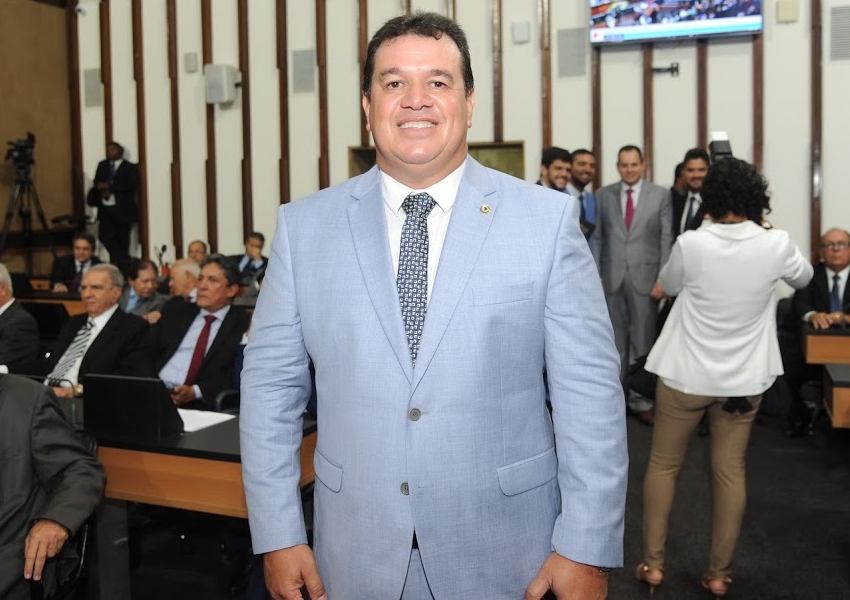 Deputado Marquinho Viana toma posse no terceiro mandato e garante mais trabalho pelos baianos