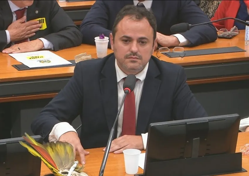 Deputado Glauber Braga inicia greve de fome e dorme no plenário após Conselho de Ética recomendar sua cassação