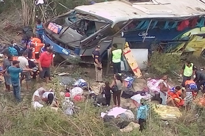 Sobe para 7 o número de mortos em acidente com ônibus de turismo na BR-116