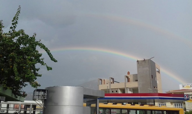 Após chuva, internautas registram 'arco-íris duplo' no céu de Livramento
