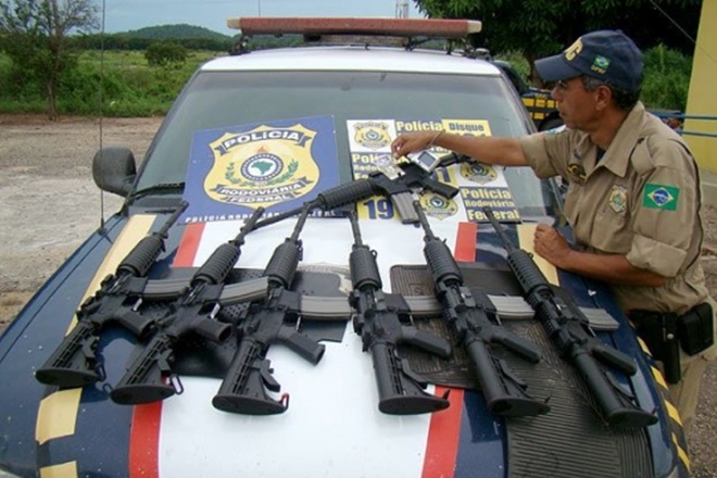 Policiais e militares brasileiros poderão usar armas apreendidas com criminosos