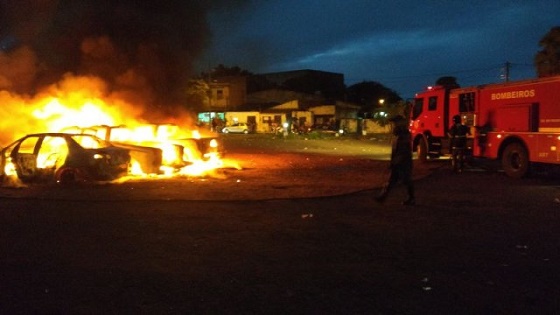 Carros de bingo são incendiados em Feira de Santana