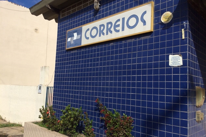 Em assembleia, funcionários dos Correios na Bahia decidem manter greve