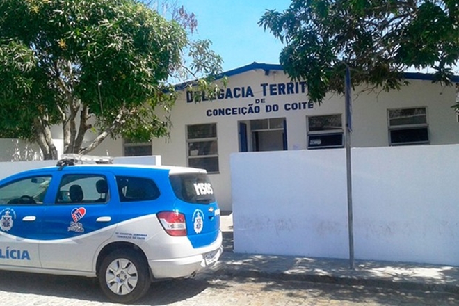 Carcereiro é baleado de raspão por detento dentro de delegacia em Conceição do Coité