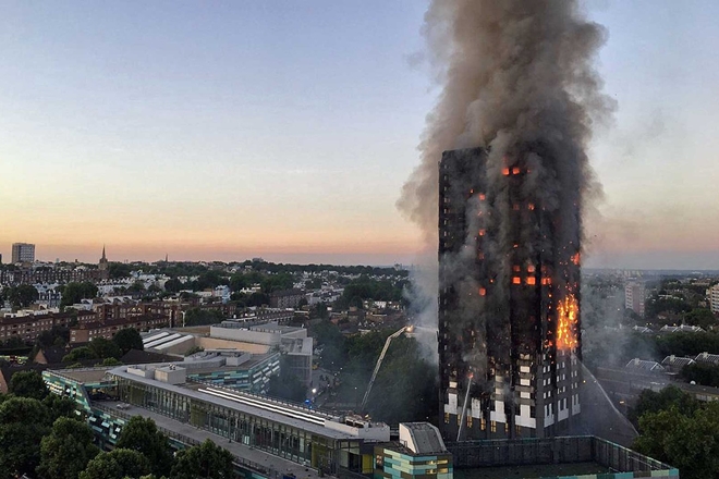 Mundo: Sobe para 30 o número de mortos no incêndio que destruiu prédio em Londres