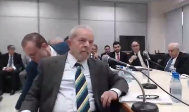 Estou sendo julgado por Power Point mentiroso, diz Lula a Moro durante depoimento