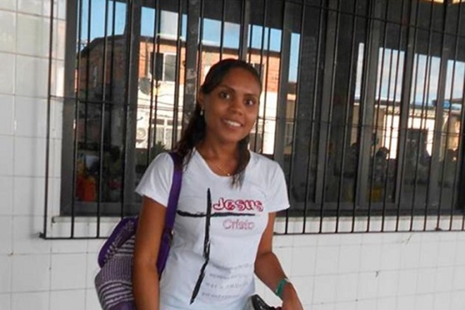 Mulher é morta por bala perdida quando seguia para igreja em Salvador