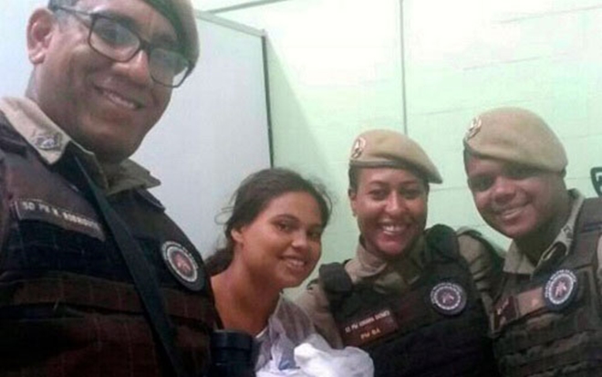 Policiais militares realizam parto no centro histórico de Salvador
