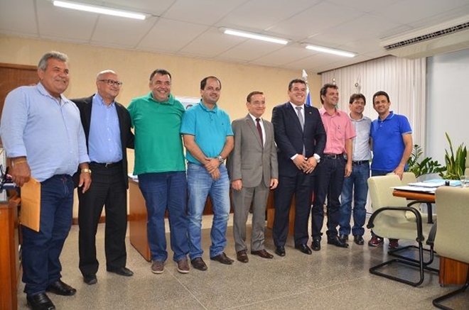 Prefeitos de Livramento, Jussiape e Rio de Contas participaram de reunião com Secretário de Infraestrutura Hídrica e Saneamento do Estado